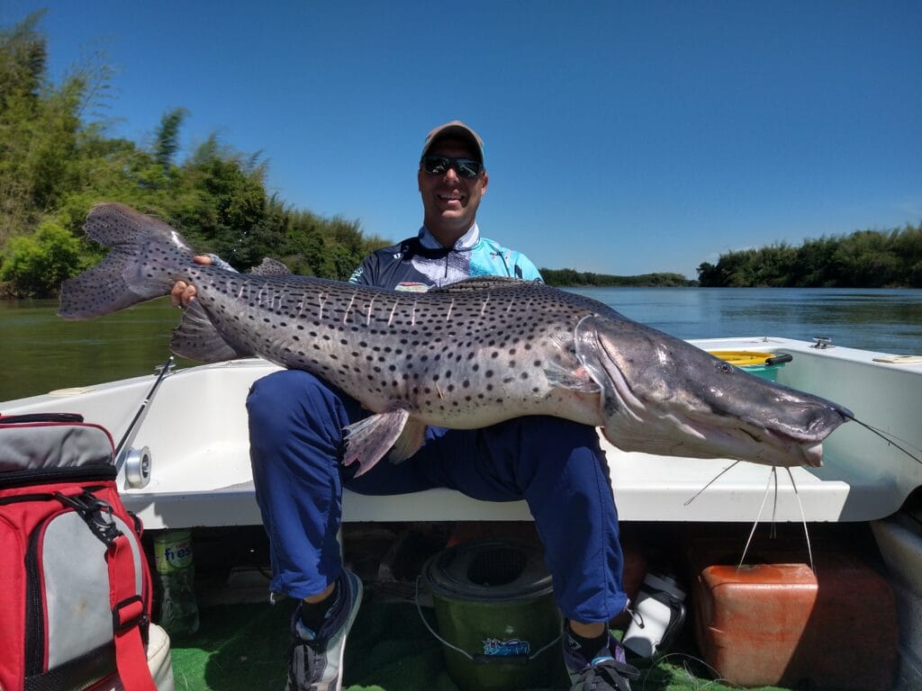 Monstruos de Surubí en Puerto Paraíso Ita Ibate